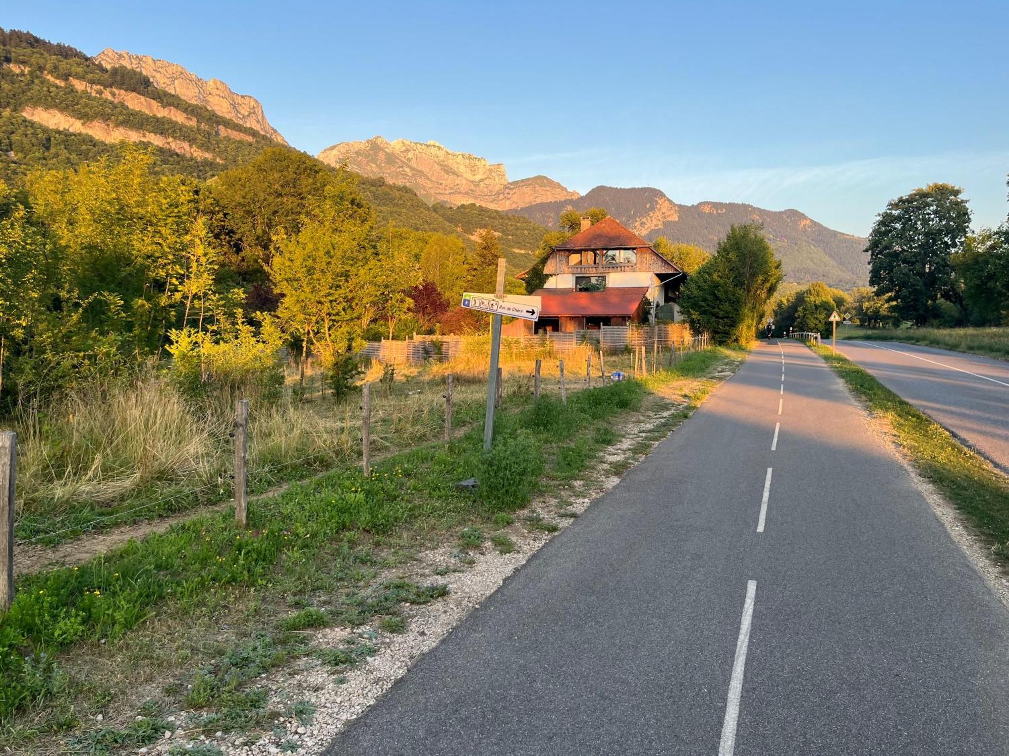 Entre Lac D'Annecy Et Montagnes, Golf Et Parapente A Pieds Talloires Pokój zdjęcie
